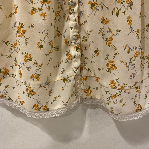 Floral blouse - Picture 4 of 12